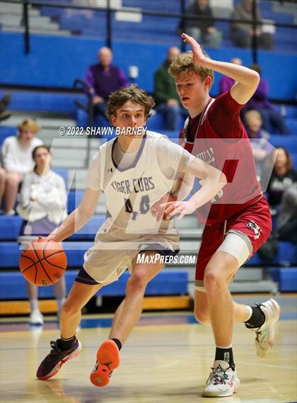 Thumbnail 3 in Danville vs. Greencastle (IHSAA Class 3A Boys Sectional Round 1) photogallery.