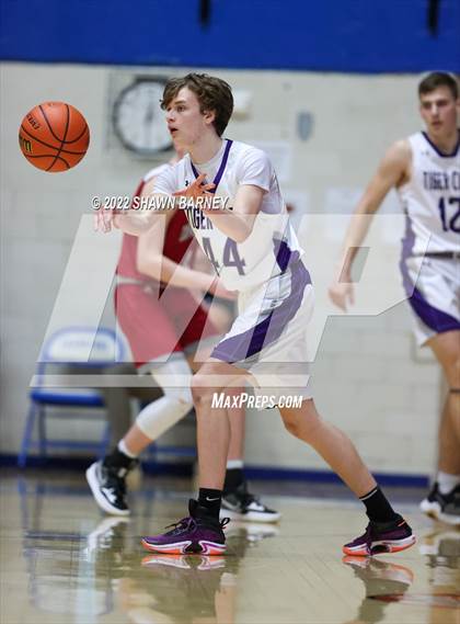 Thumbnail 2 in Danville vs. Greencastle (IHSAA Class 3A Boys Sectional Round 1) photogallery.