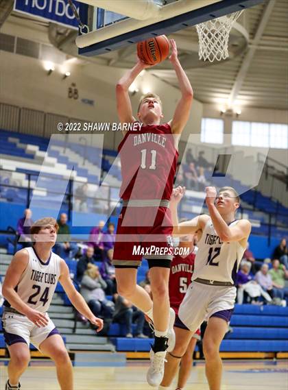 Thumbnail 3 in Danville vs. Greencastle (IHSAA Class 3A Boys Sectional Round 1) photogallery.
