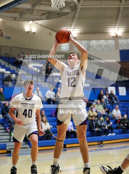 Thumbnail 3 in Danville vs. Greencastle (IHSAA Class 3A Boys Sectional Round 1) photogallery.