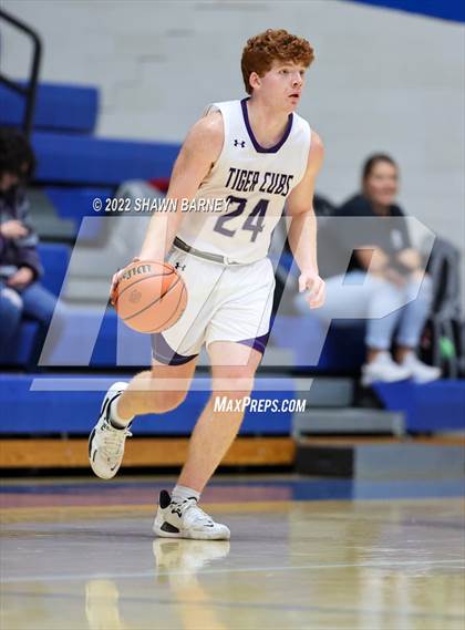 Thumbnail 2 in Danville vs. Greencastle (IHSAA Class 3A Boys Sectional Round 1) photogallery.