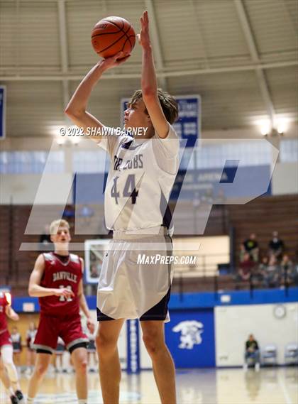 Thumbnail 3 in Danville vs. Greencastle (IHSAA Class 3A Boys Sectional Round 1) photogallery.