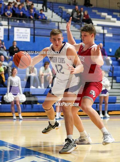 Thumbnail 3 in Danville vs. Greencastle (IHSAA Class 3A Boys Sectional Round 1) photogallery.