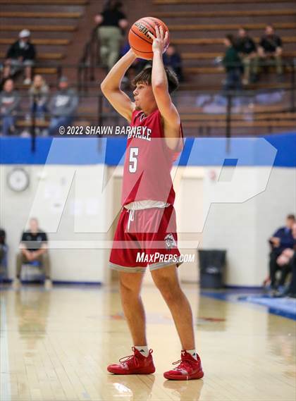 Thumbnail 3 in Danville vs. Greencastle (IHSAA Class 3A Boys Sectional Round 1) photogallery.
