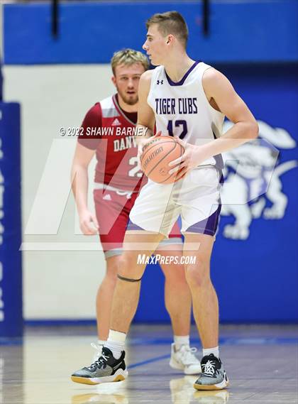 Thumbnail 2 in Danville vs. Greencastle (IHSAA Class 3A Boys Sectional Round 1) photogallery.