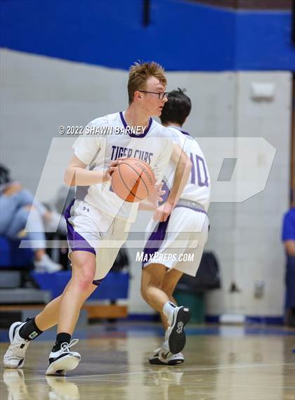 Thumbnail 1 in Danville vs. Greencastle (IHSAA Class 3A Boys Sectional Round 1) photogallery.