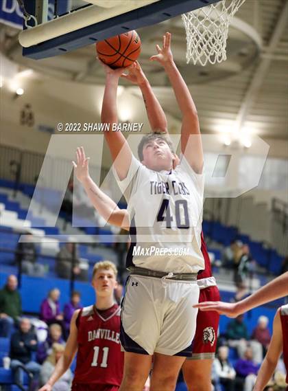 Thumbnail 3 in Danville vs. Greencastle (IHSAA Class 3A Boys Sectional Round 1) photogallery.