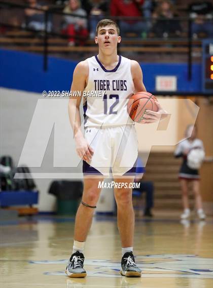 Thumbnail 1 in Danville vs. Greencastle (IHSAA Class 3A Boys Sectional Round 1) photogallery.