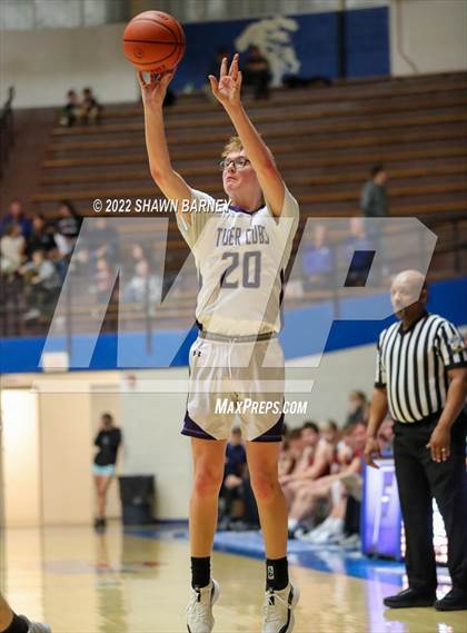 Thumbnail 2 in Danville vs. Greencastle (IHSAA Class 3A Boys Sectional Round 1) photogallery.