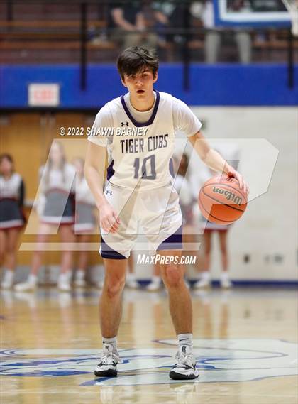Thumbnail 1 in Danville vs. Greencastle (IHSAA Class 3A Boys Sectional Round 1) photogallery.