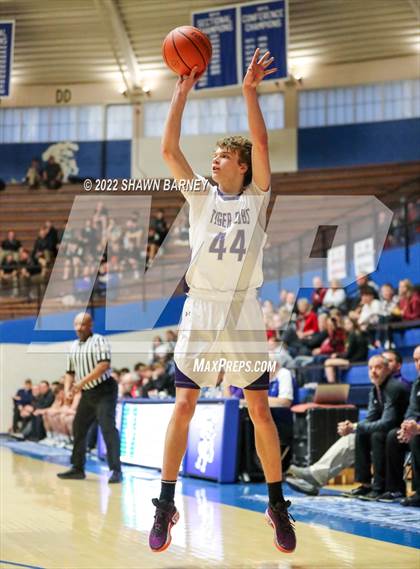 Thumbnail 2 in Danville vs. Greencastle (IHSAA Class 3A Boys Sectional Round 1) photogallery.
