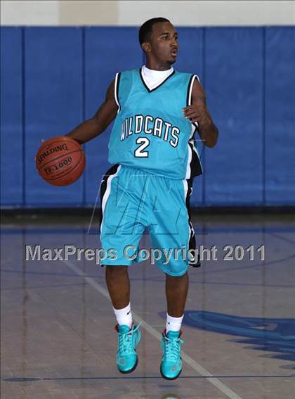 Thumbnail 1 in Renaissance Academy vs. Burroughs (Burbank Tip-off Classic) photogallery.