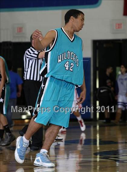 Thumbnail 3 in Renaissance Academy vs. Burroughs (Burbank Tip-off Classic) photogallery.