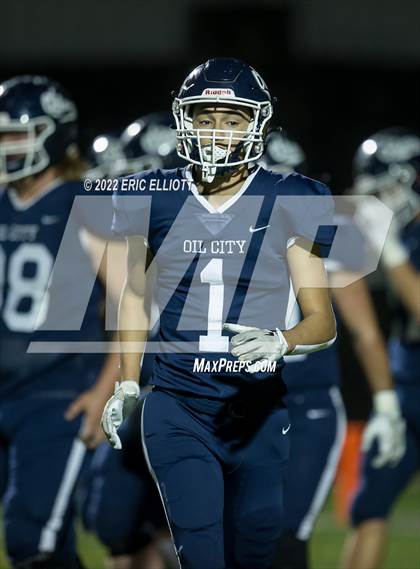 Thumbnail 3 in Oil City vs Slippery Rock (PIAA D10 3A 1st Rd) photogallery.