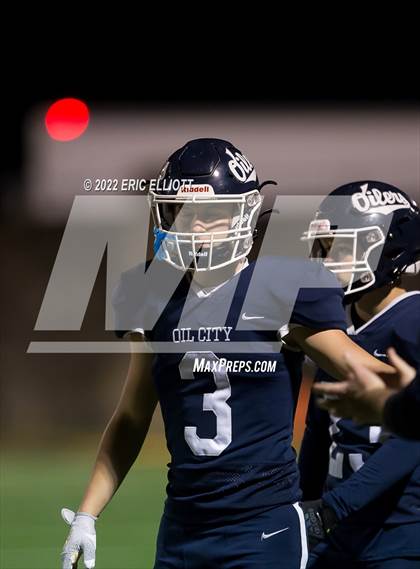 Thumbnail 3 in Oil City vs Slippery Rock (PIAA D10 3A 1st Rd) photogallery.