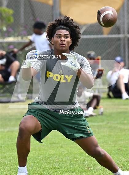 Thumbnail 1 in Inglewood vs. Long Beach Poly  (Battle at the Beach) photogallery.