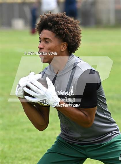 Thumbnail 3 in Inglewood vs. Long Beach Poly  (Battle at the Beach) photogallery.