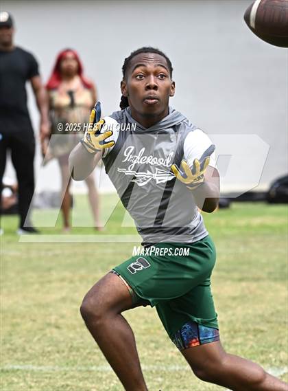 Thumbnail 3 in Inglewood vs. Long Beach Poly  (Battle at the Beach) photogallery.