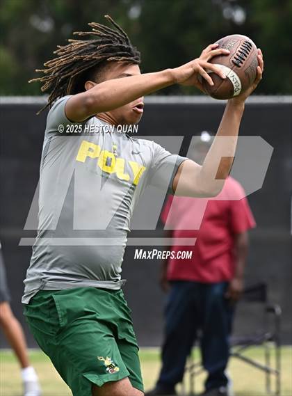Thumbnail 3 in Inglewood vs. Long Beach Poly  (Battle at the Beach) photogallery.