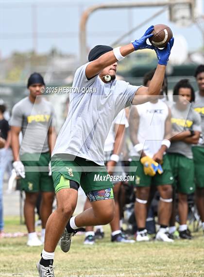 Thumbnail 1 in Inglewood vs. Long Beach Poly  (Battle at the Beach) photogallery.