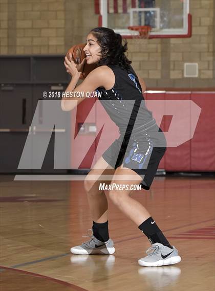 Thumbnail 2 in La Jolla Country Day vs. Windward (Matt Denning Hoops Classic) photogallery.