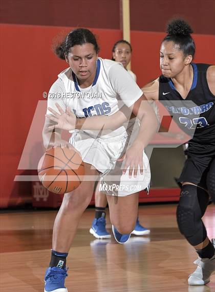 Thumbnail 1 in La Jolla Country Day vs. Windward (Matt Denning Hoops Classic) photogallery.