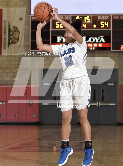 Thumbnail 3 in La Jolla Country Day vs. Windward (Matt Denning Hoops Classic) photogallery.