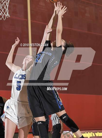 Thumbnail 2 in La Jolla Country Day vs. Windward (Matt Denning Hoops Classic) photogallery.