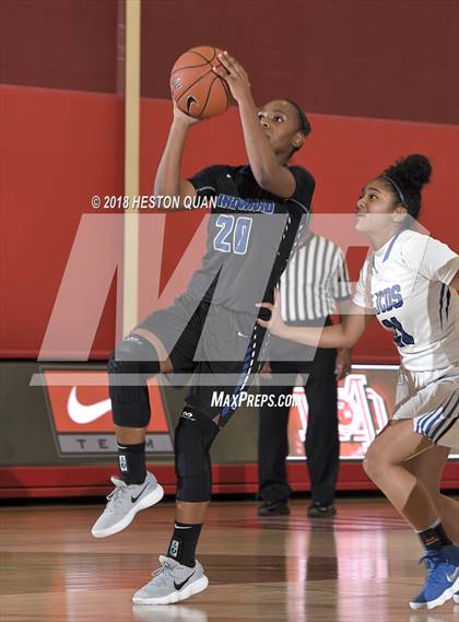Thumbnail 3 in La Jolla Country Day vs. Windward (Matt Denning Hoops Classic) photogallery.