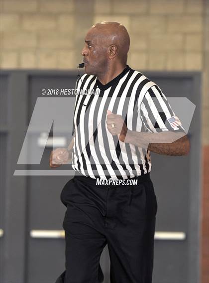 Thumbnail 3 in La Jolla Country Day vs. Windward (Matt Denning Hoops Classic) photogallery.