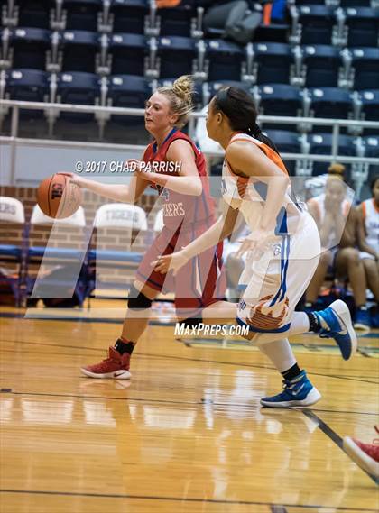 Thumbnail 3 in Alba-Golden vs. Hampton Prep (UIL 3A Bi-District Playoff) photogallery.