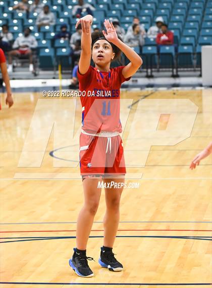 Thumbnail 1 in Tompkins vs Fort Bend Dulles (UIL 6A Region III Quarterfinal Playoff) photogallery.
