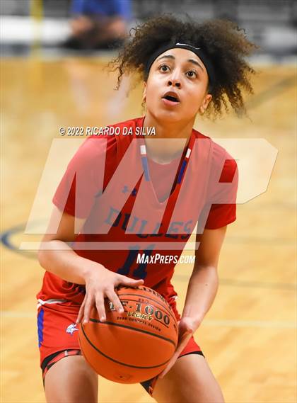 Thumbnail 1 in Tompkins vs Fort Bend Dulles (UIL 6A Region III Quarterfinal Playoff) photogallery.