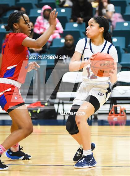 Thumbnail 2 in Tompkins vs Fort Bend Dulles (UIL 6A Region III Quarterfinal Playoff) photogallery.