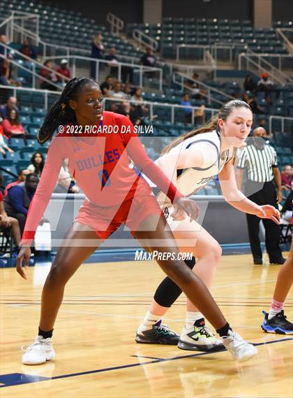 Thumbnail 3 in Tompkins vs Fort Bend Dulles (UIL 6A Region III Quarterfinal Playoff) photogallery.