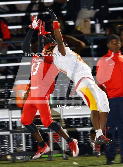 Thumbnail 2 in Harvard-Westlake vs. Dominguez photogallery.
