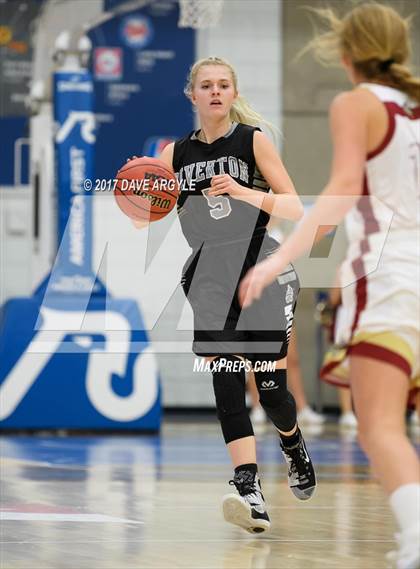 Thumbnail 3 in Viewmont vs. Riverton (UHSAA 5A 1st Round) photogallery.