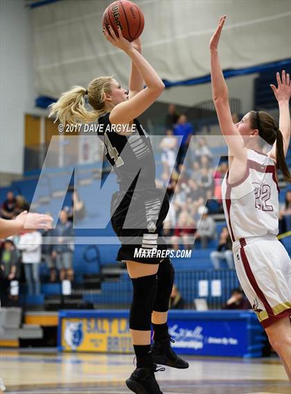 Thumbnail 2 in Viewmont vs. Riverton (UHSAA 5A 1st Round) photogallery.