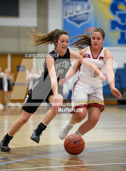 Thumbnail 3 in Viewmont vs. Riverton (UHSAA 5A 1st Round) photogallery.