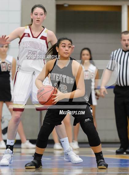 Thumbnail 2 in Viewmont vs. Riverton (UHSAA 5A 1st Round) photogallery.