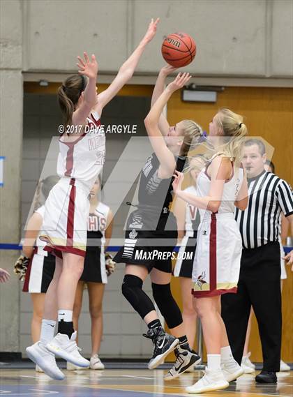 Thumbnail 3 in Viewmont vs. Riverton (UHSAA 5A 1st Round) photogallery.