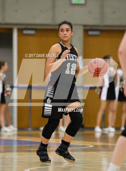 Thumbnail 2 in Viewmont vs. Riverton (UHSAA 5A 1st Round) photogallery.