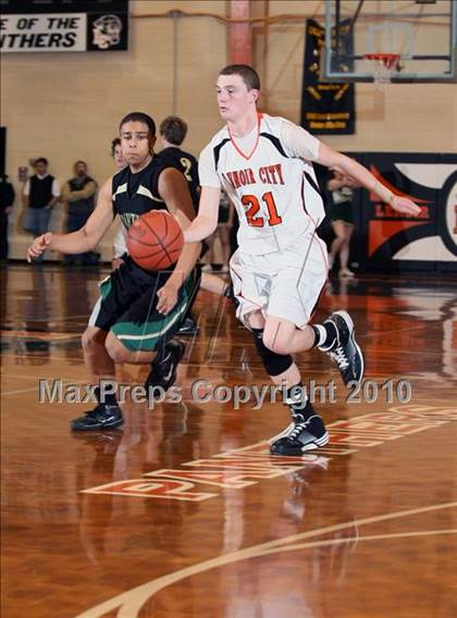 Thumbnail 3 in Lenoir City vs Knoxville Catholic (District 4AAA Semifinals) photogallery.