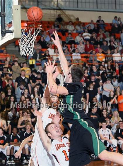 Thumbnail 2 in Lenoir City vs Knoxville Catholic (District 4AAA Semifinals) photogallery.