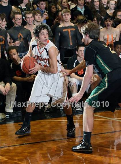 Thumbnail 2 in Lenoir City vs Knoxville Catholic (District 4AAA Semifinals) photogallery.