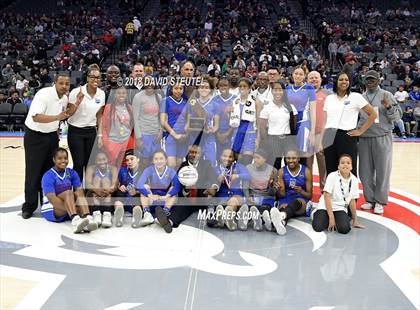 Thumbnail 1 in Serra (CIF State D1 Award Photos) photogallery.