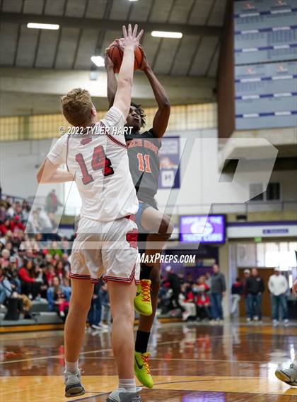 Thumbnail 1 in Beech Grove vs. Brownstown Central (IHSAA 3A Regional Semi-Final) photogallery.