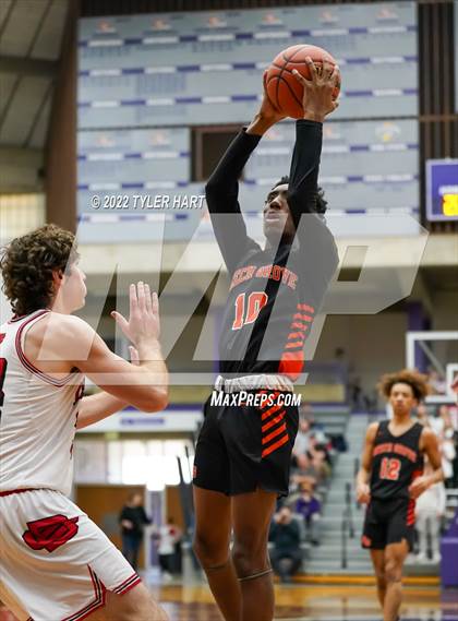 Thumbnail 3 in Beech Grove vs. Brownstown Central (IHSAA 3A Regional Semi-Final) photogallery.