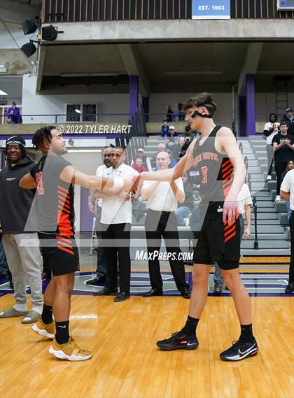 Thumbnail 1 in Beech Grove vs. Brownstown Central (IHSAA 3A Regional Semi-Final) photogallery.