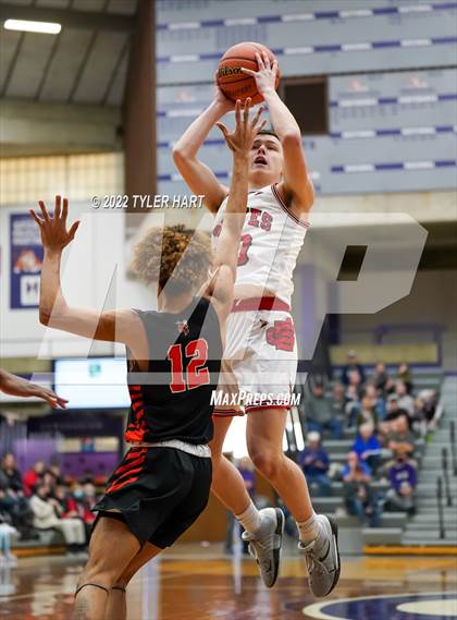 Thumbnail 1 in Beech Grove vs. Brownstown Central (IHSAA 3A Regional Semi-Final) photogallery.
